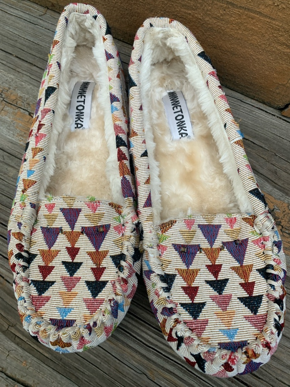 Minnetonka Multicolor Triangle-Patterned Moccasin Slippers Size 11W